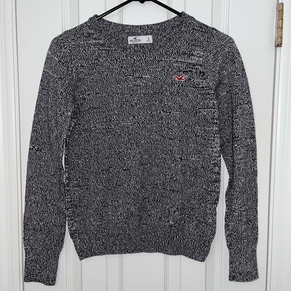 Vintage Y2K Hollister Women's Gray Crew Neck Sweater